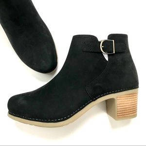 New✨ DANSKO “Henley” Short Black Booties